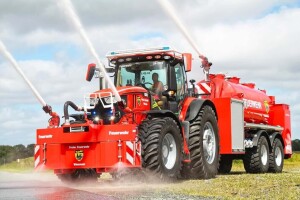 Od traktora John Deere 6R napravili turbo mašinu za gašenje požara
