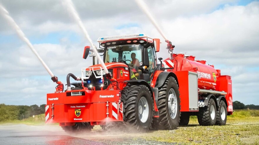 Od traktora John Deere 6R napravili turbo stroj za gašenje požara