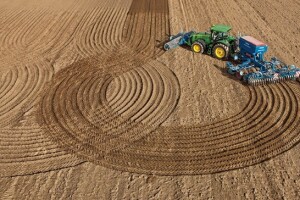 AutoTrac i MachineSync za siguran i precizan rad John Deere strojeva!