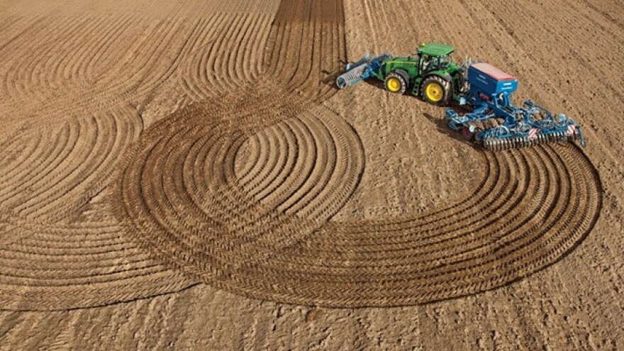 AutoTrac i MachineSync za siguran i precizan rad John Deere strojeva!