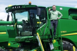 John Deere S700, serija kombajna visokih performansi, od hedera do razbacivača, objedinuje sve što su kupci tražili
