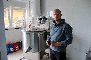Odrastao na farmi, školovao se za agronoma i sada živi svoj san o sirani