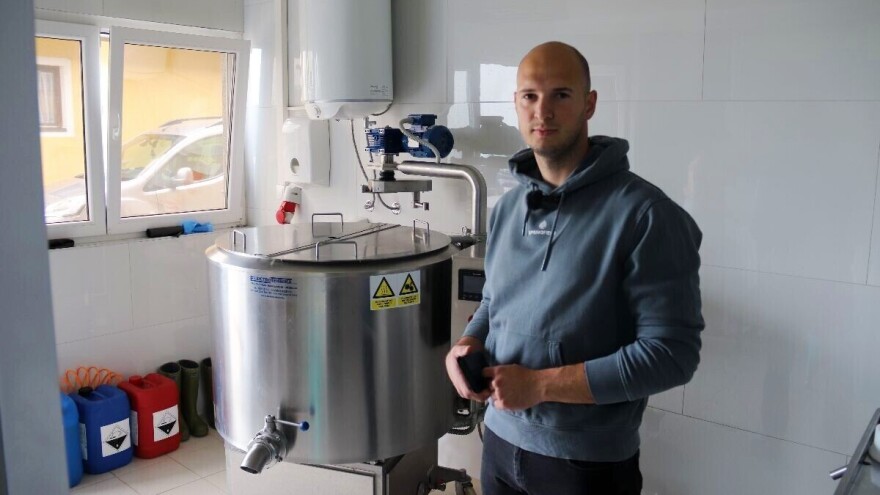 Odrastao na farmi, školovao se za agronoma i sada živi svoj san o sirani