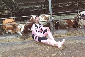 Čuva 200 grla stoke, radi na njivi i popravlja kvarove. Upoznajte Jovanu Petrović iz Deliblata!