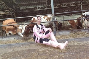 Čuva 200 grla stoke, radi na njivi i popravlja kvarove. Upoznajte Jovanu Petrović iz Deliblata!