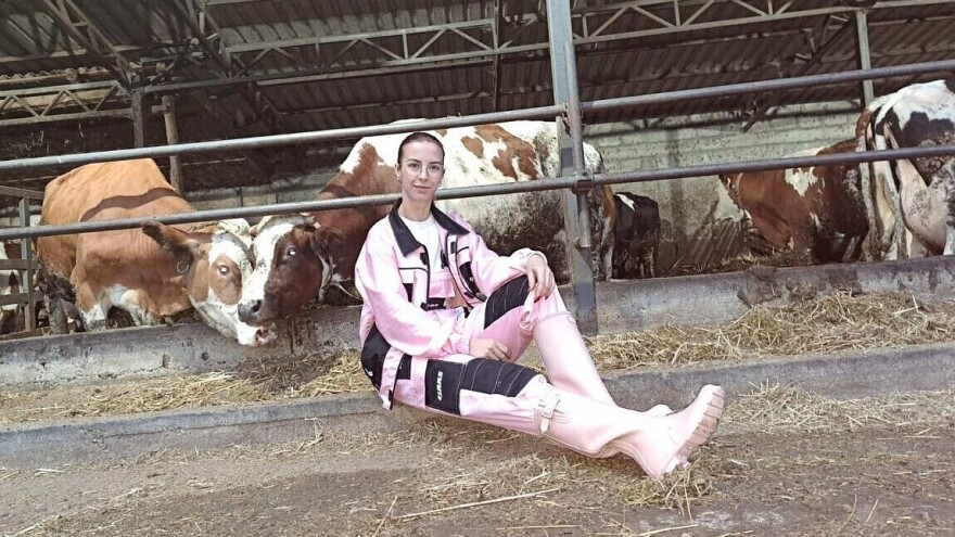 Čuva 200 grla stoke, radi na njivi i popravlja kvarove. Upoznajte Jovanu Petrović iz Deliblata!