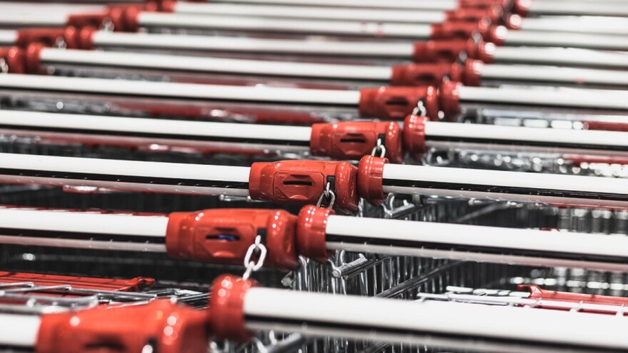 Obustavljen javni prijevoz, skraćeno radno vrijeme trgovina