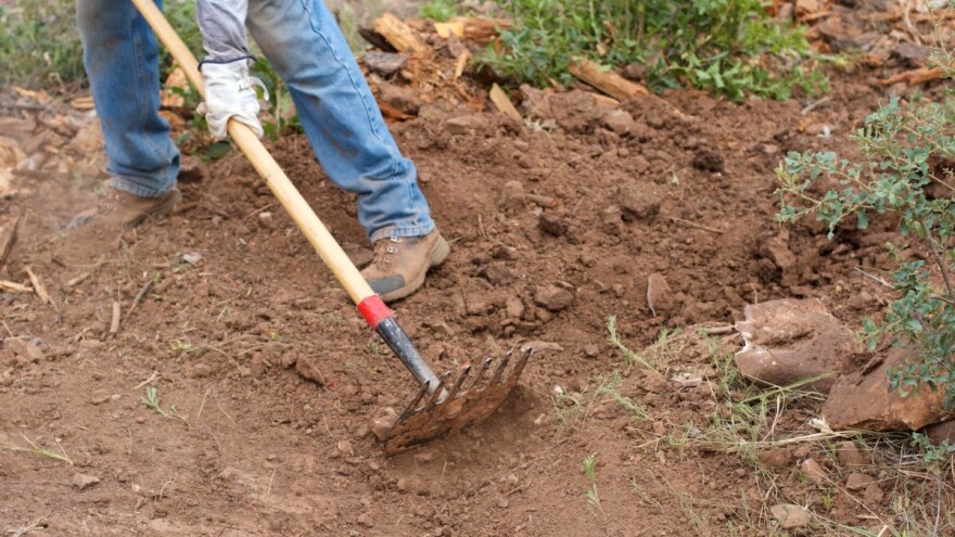 HUP Vladi: Radnike koji primaju novčanu pomoć angažirajte u poljoprivredi