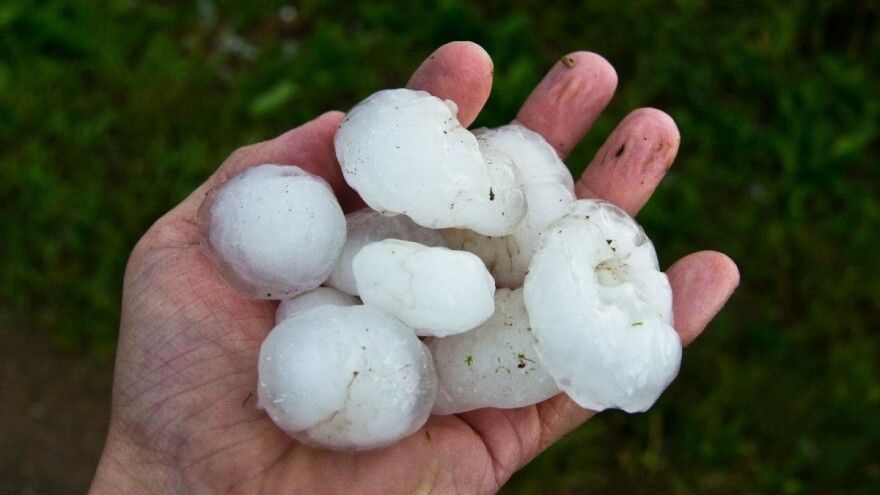 Nevrijeme iznenadilo Kalesiju - zabijelilo se kao poslije prvog snijega