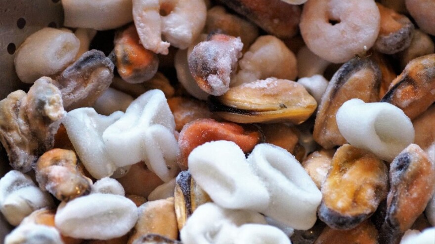 Radnici u karanteni, koronavirus otkriven na pakiranju smrznutih morskih plodova u Kini