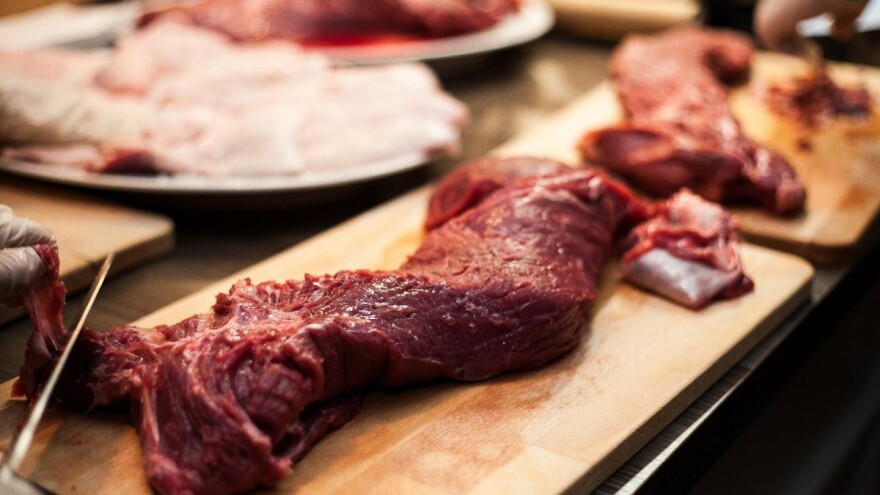 HGK: Korona bi mogla dokrajčiti već načetu mesnu industriju