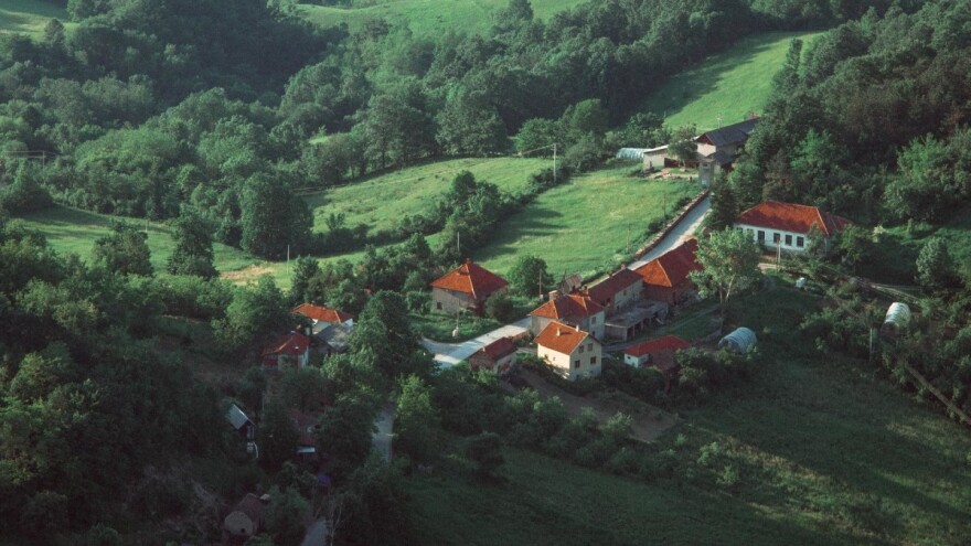 Na prodaju selo: Mesna zajednica, prodavnica, obradiva zemlja!?