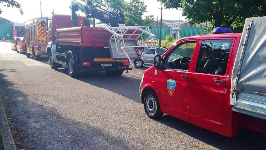 Požarište kod Imotskog pod nadzorom, a u Slavoniji izgorjeli svinjci, bale, prikolica...