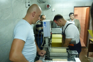 Pčelarima donirana mašina za satne osnove