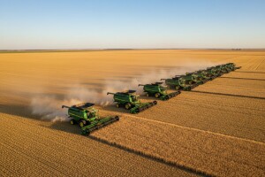 Kako izgleda žetva pšenice sa 20 John Deere kombajna?