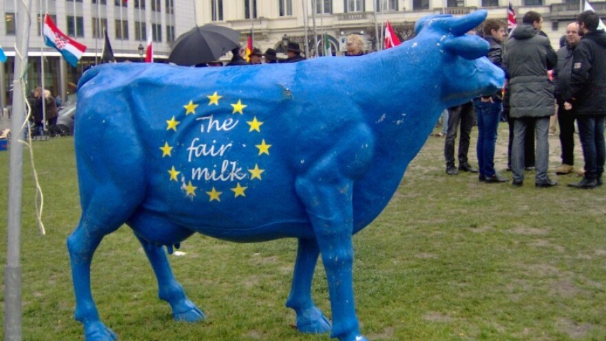 Koliko će se poljoprivrednika utopiti u EU mlijeku?