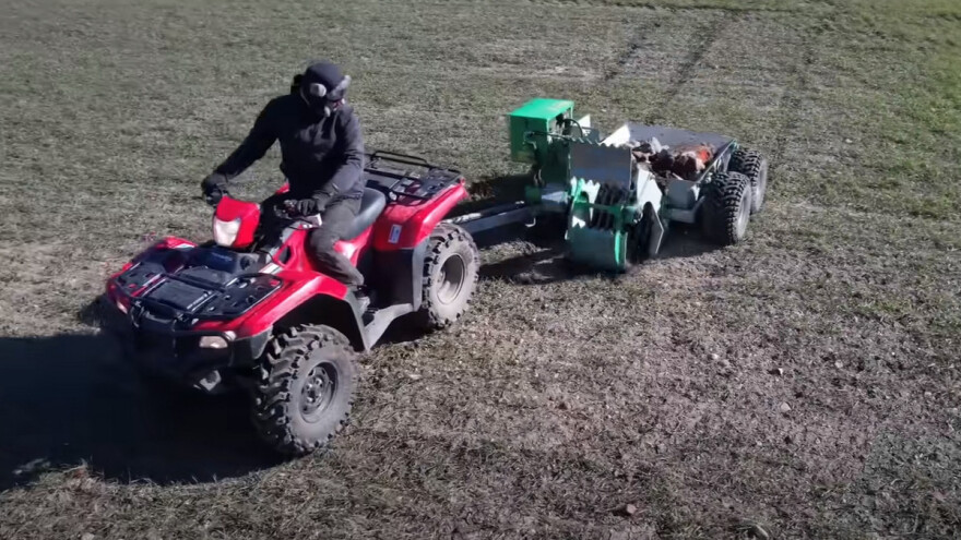 Dosadilo mu kamenje na polju pa izumio sakupljač