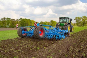 Gruber LEMKEN Karat 9 - kvalitetna i otporna mašina koja ne zna za prepreke