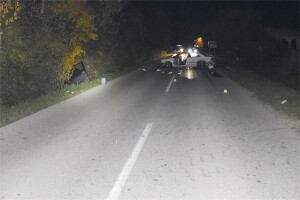 Udario u traktor, ostao na cesti pa drugo vozilo naletjelo na njegovo