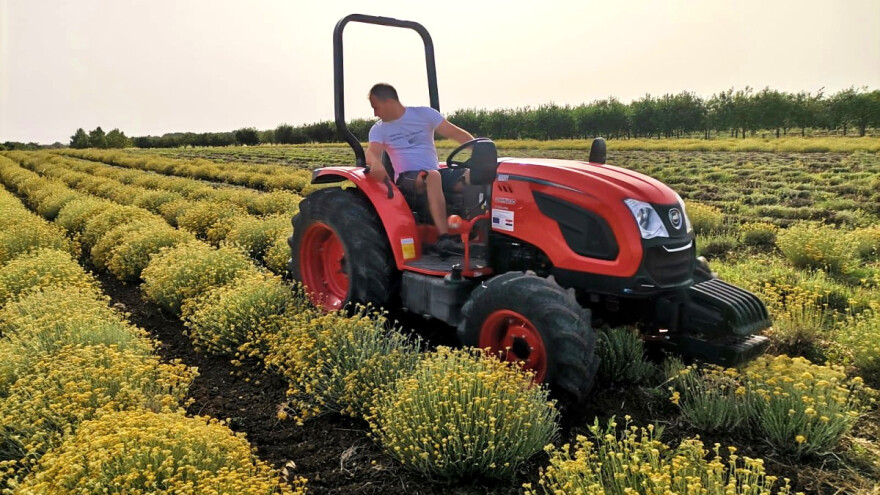 Traktor Kioti DK5010NHS: Kompaktan, okretan i izdržljiv