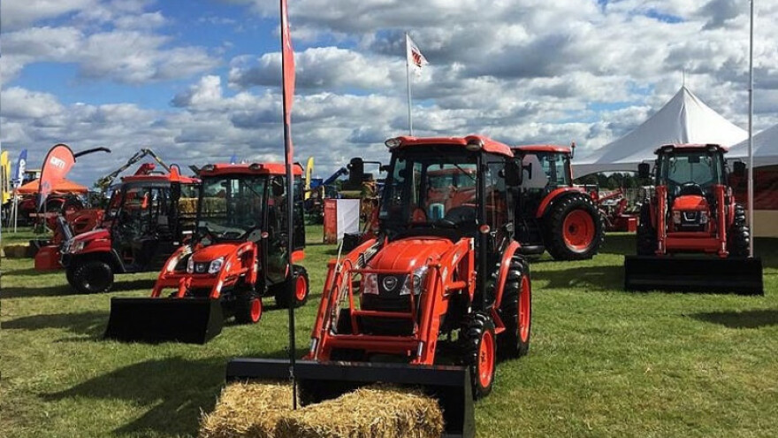 Dva nova Kioti traktora od sada i s kabinom!