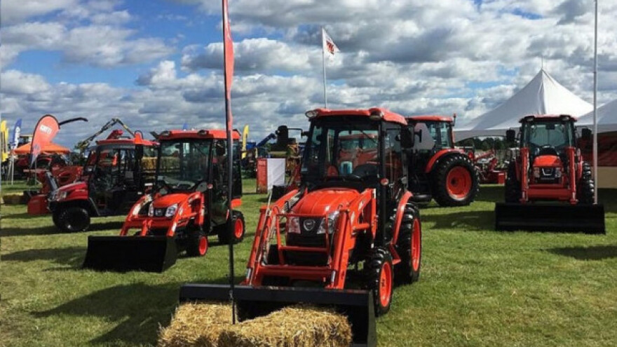 Dva nova Kioti traktora od sada i s kabinom!