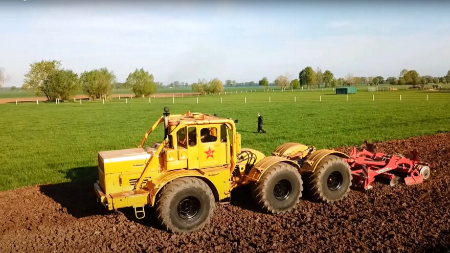 Sovjetski div sa tri osovine suprotstavlja se modernim traktorima