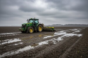 Kiša usporila setvu pšenice u Sremu