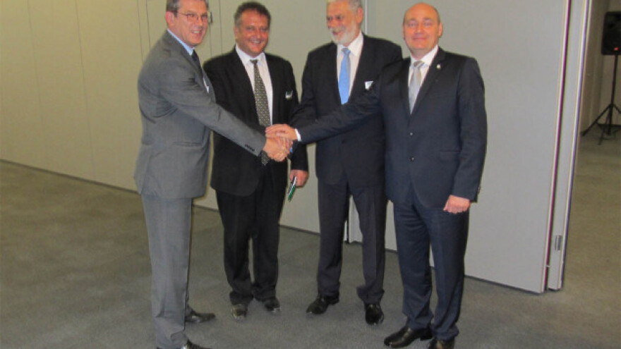 "Kite" - vetar u leđa za John Deere program