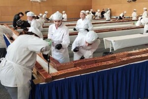 Srušili Guinnessov rekord: Učenici napravili Doboš tortu dugu 112 metara