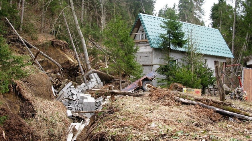 Klizište usled pražnjenja jezera: Tlo u zaseoku Mandići ne miruje