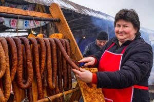Koba(j)sicom u Evropu - slogan Festivala kobasice u Bravskom