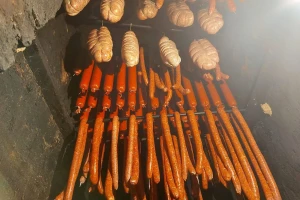 Ukrali meso iz pušnice u vrijednosti preko 900 eura