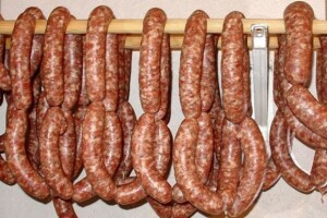 Pripravljanje kobasica u kućanstvu