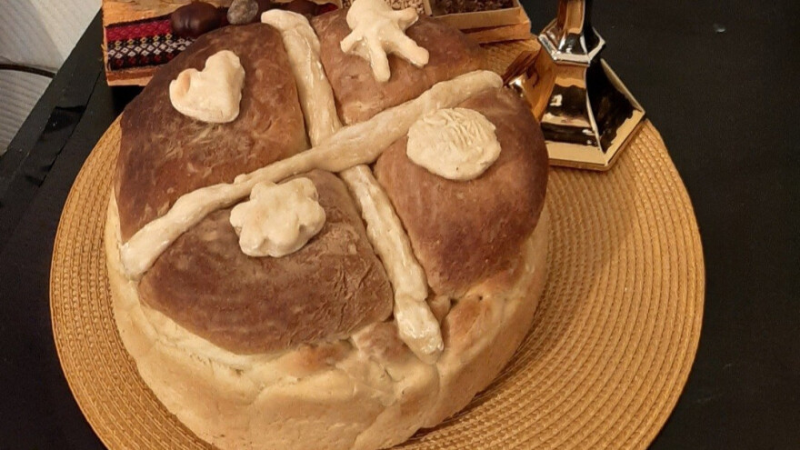 Kako umesiti i ukrasiti slavski kolač?