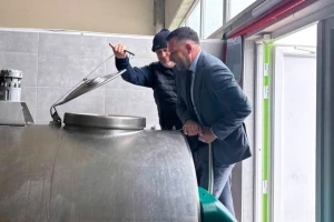 Koliko mlijeka danas proizvodi farma u čije su opremanje uloženi milioni?
