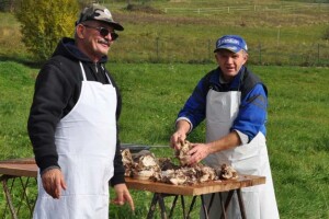 I župnik nastavlja tradiciju kolinja
