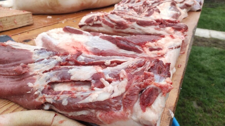 Kolinje doma radi se samo u privatne svrhe i mora se prijaviti veterinarskoj stanici