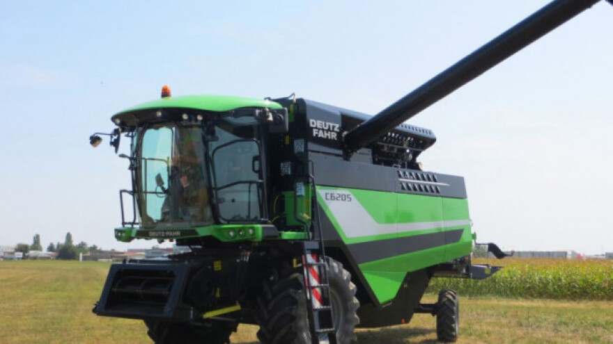 Žetva nije teška sa Deutz-Fahr C6205 kombajnom