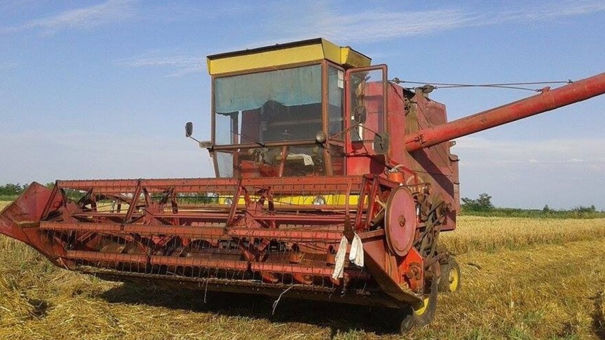Vršac: Đaci popravljaju kombajn ZMAJ 142