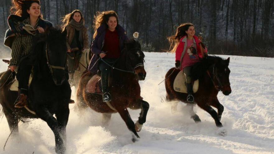 Konji i snijeg - sestre Bektić znaju kako uživati!