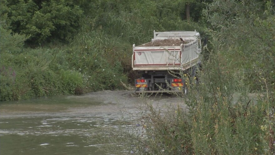 Korito Kolubare nizvodno od grada postalo deponija