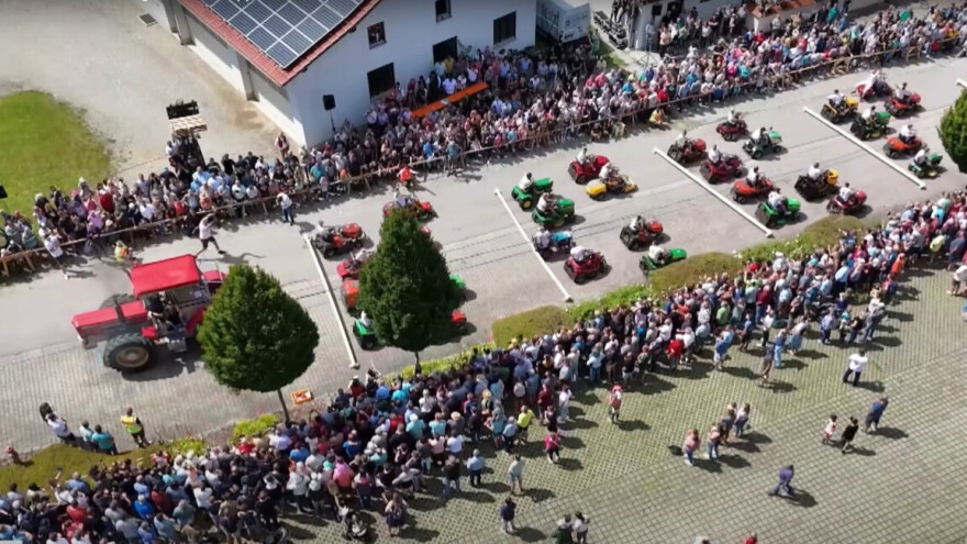 Koliko traktorskih kosilica je potrebno da nadjačaju traktor?