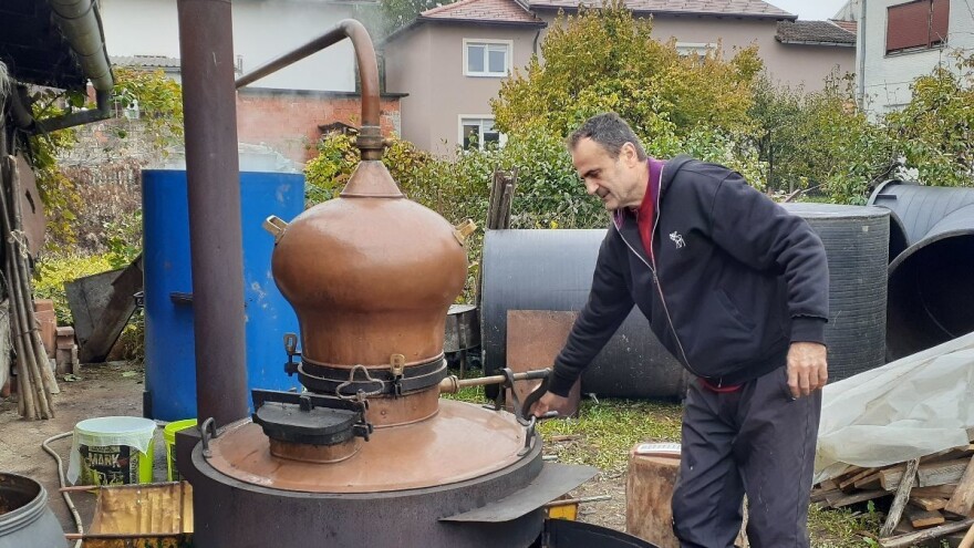 Miro Krnjajić pravi kalvados na potkozarski način - brojne nagrade dokaz da mu to dobro ide