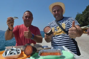 Može se kad se hoće, spojili zelenu i plavu Hrvatsku: nasred zadarske rive tope se čvarci!