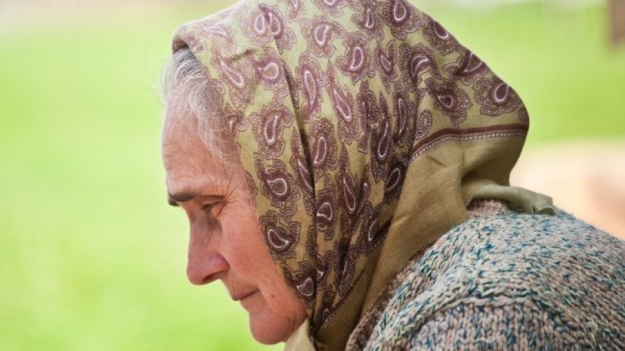 Женщина в платке старое