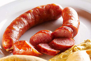 Slovenci nam zabranjuju da prodajemo kranjske kobasice