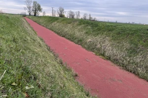 'Krvavi' kanal uz oranice otvorio brojna pitanja o uzrocima, evo šta struka kaže o čemu je reč