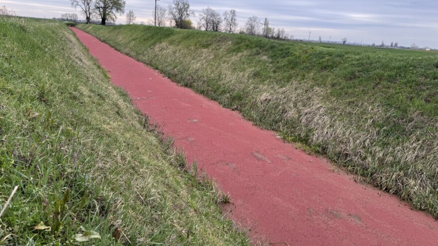 'Krvavi' kanal uz oranice otvorio brojna pitanja o uzrocima, evo šta struka kaže o čemu je reč