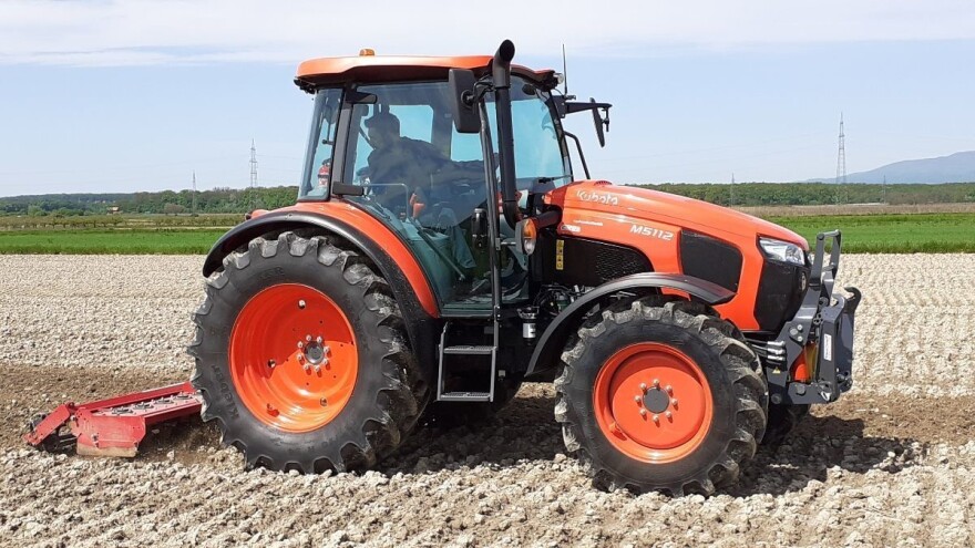Kubota M5112: Mala potrošnja, jednostavnost rukovanja i velike manevarske sposobnosti